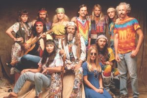 Grupo de hippies.
